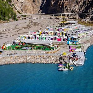 Luxus Hunza Attabad Lake Resort